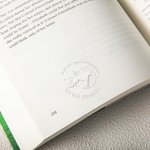 Personalisierter Mond Sterne Haustier Buchpräger mit Namen Zitat Handgehaltener Prägestempel Geburtstag Geschenk für Tierliebhaber Buchliebhaber