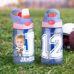 Personalisierte Cartoon Fußballspieler-Geischtfoto 475 ml Kinder Trinkflasche mit Namen und Nummer zurück zur Schule Geburtstag Geschenk für Kinder