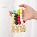 Personalisierte griechische Buchstaben Multicolor Perlen Hands-Free Keychain Wristlet mit Karte Sorority Meeting Geschenk für Schwestern | Callie × Affinity Licensing