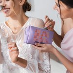 Personalizado En Mi Era Comprometida Futura Señora Bolsa de Maquillaje de Cuero con Nombre Compromiso Ducha Nupcial Despedida de Soltera Regalo para Mujeres