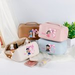 Personalizado de dibujos animados graduado rosa arco inicial de cuero bolsa de maquillaje con nombre de viaje Accesorios de cumpleaños de graduación de regalo para las mujeres niñas