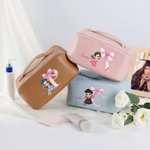 Personalizado de dibujos animados graduado rosa arco inicial de cuero bolsa de maquillaje con nombre de viaje Accesorios de cumpleaños de graduación de regalo para las mujeres niñas