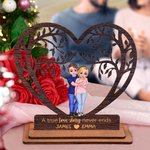 Personalized Cartoon Hugging Couple Heart Tree Wooden Plaque with Engraved Names Desktop Decor Valentine's Day Anniversary Gift for Couples