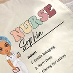 Gepersonaliseerde Cartoon Medische Karakter Canvas Tas met Naam en 3 zelfstandige naamwoorden Verjaardag Dankbaarheid Gift voor Verpleegkundige Arts Medisch Personeel