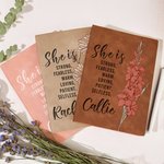 Personifierad She Is Strong Födelseblomma A6 Anteckningsbok med namn och 200 linjerade sidor Positiv bekräftelse Födelsedag Mors dag Present till kvinnor