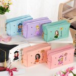Personalizzato Multicolore Cartoon Graduate Birth Flower PU Leather Makeup Bag con nome Portable Graduation Travel Essentials Gift for Women