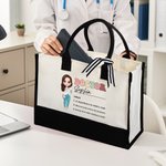 Gepersonaliseerde Cartoon Medische Karakter Canvas Waterdichte Voering Tote Bag met Naam en Naamwoord Medische Dag Verjaardag Waardering Gift voor Verpleegkundige Arts