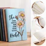 Personifierad She Is Strong Födelseblomma A6 Anteckningsbok med namn och 200 linjerade sidor Positiv bekräftelse Födelsedag Mors dag Present till kvinnor