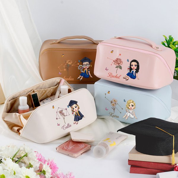 Personalisierte Cartoon Absolvent Horoskop Geburt Blume Leder weite Öffnung Make-up-Tasche mit Namen Geburtstag Graduierung Geschenk für Frauen