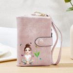 Personalizado 3D Cartoon Girl Tri-Fold PU Cartera de cuero con la flor de nacimiento y el nombre de cumpleaños Aniversario Regalo para Mujeres Niñas