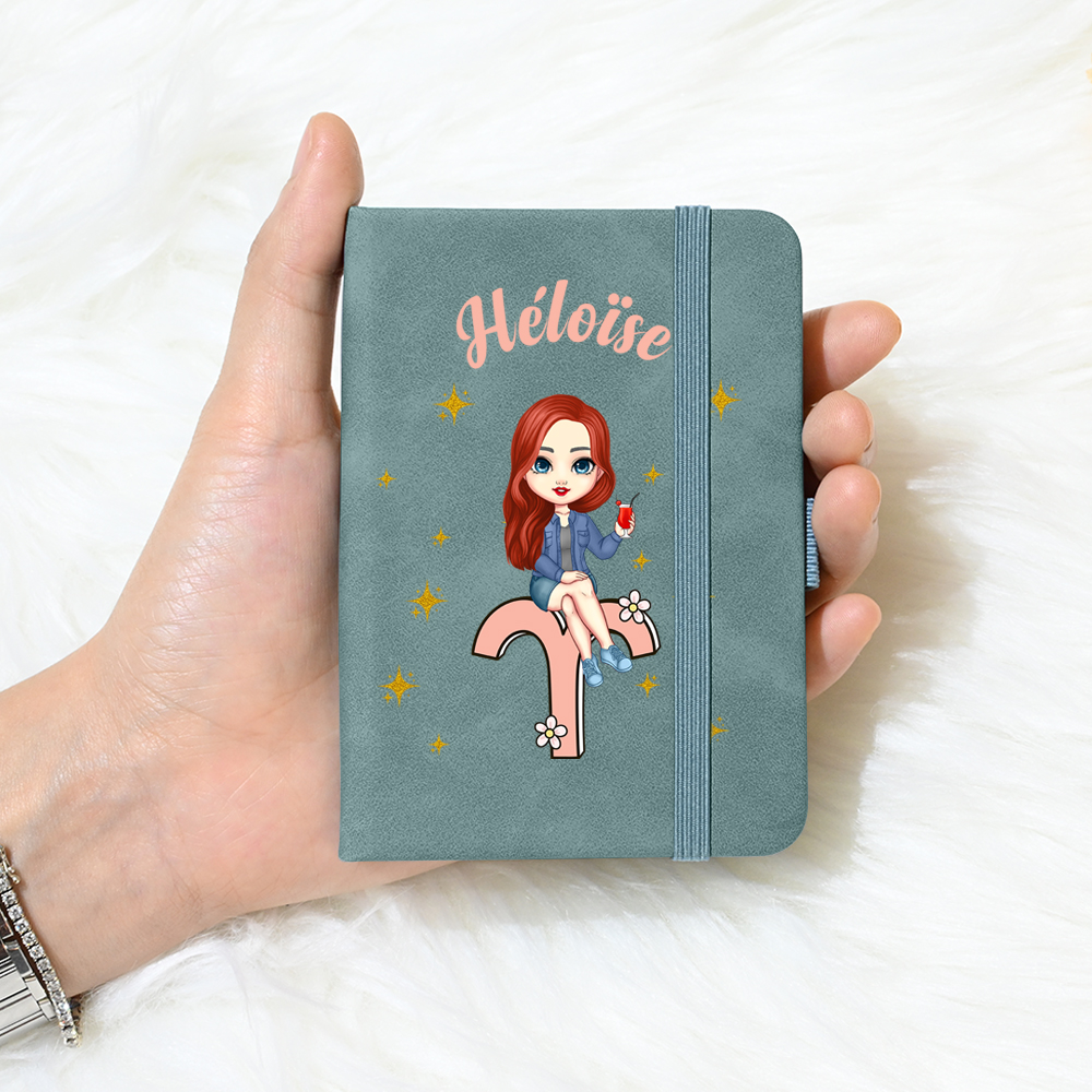 Agenda de Poche A7 en Cuir PU Personnalisé avec Nom Personnage Signe Astrologique Essentiel de Voyage Cadeau Rentrée Scolaire Anniversaire pour Amis