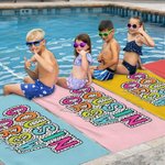 Gepersonaliseerde Fashion Dalmatische Stippen Neef Crew Sneldrogende Oversized Strandhanddoek met Naam Zomer Reizen Essentieel Strandfeest Cadeau voor Familie Kinderen