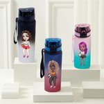 Bottiglia d'acqua personalizzata con nome a prova di perdite con coperchio a ribalta e cinturino per gli amanti dello sport in palestra.