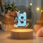 Personalisierte Cute Bunny Karotte Floral Initial LED-Nachtlicht mit hölzernen Basis und Name Ostern Party Zimmer Dekoration Geschenk für Jungen Mädchen