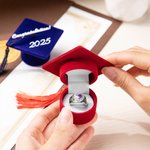 Gepersonaliseerde Class of 2025 Graduation Cap Design Ring Box met naam en tekst Afstudeergeschenk voor afgestudeerde