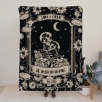 Personnalisé Moon Vintage Skull Floral Design Soft Throw Blanket with Name Gothic Style Home Decor Halloween Gift for Friend Family