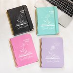 Personalisiertes Buch Geburt Blume 2025 Planer Spirale A5 Name Notebook mit wöchentlichen und monatlichen Planung Seiten Graduierung Neujahr Geschenk für Familie Freunde