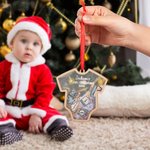 Gepersonaliseerd 4D Shake Baby's Eerste Kerstbal Ornament met Gegraveerde Tekst Kerstboom Hangdecoratie Cadeau voor Baby Jongens Meisjes