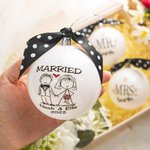 Personalised Mr and Mrs Wedding Ornament Set of 3 Christmas Hanging Ball Holiday Party Christmas Tree Decoration Newlywed Couple Anniversary Gift