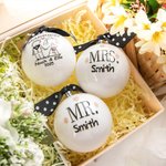 Personalised Mr and Mrs Wedding Ornament Set of 3 Christmas Hanging Ball Holiday Party Christmas Tree Decoration Newlywed Couple Anniversary Gift