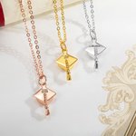 Collana con ciondolo personalizzato con nome inciso Regalo di laurea per laureati classe 2025