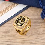 Personlig universitets klass signetring med initialer skolnamn gravering text klass 2025 Graduation Gift för Graduate