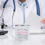 Tazza personalizzata An Awesome Nurse 11oz Silver Rim Enamel con testo Compleanno Apprezzamento Regalo di laurea per studenti di medicina infermieri