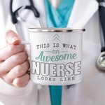 Tazza personalizzata An Awesome Nurse 11oz Silver Rim Enamel con testo Compleanno Apprezzamento Regalo di laurea per studenti di medicina infermieri