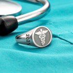 Simbolo medico personalizzato RN LPN Caduceo Anello da infermiera con testo inciso Gioielli in argento Sterling 925 Regalo di laurea per personale medico infermieristico