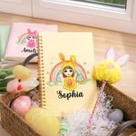 Personalisierte Osterhase Kostüm Charakter Eier Regenbogen Spirale Notebook und Pom Pom Pen Set mit Namen Ostern Party Favor Geschenk für Jungen Mädchen