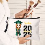 Personalisierte 2025 Cartoon Graduate Charakter Leinen Wristlet Makeup Tasche mit Namen Graduierung Zeremonie Geburtstag Geschenk für Frauen Mädchen