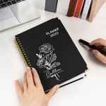 Henkilökohtainen linja syntymä kukka nimi 2025 Planner A5 Notebook viikoittain kuukausittain suunnittelu sivut ja välilehdet uusi vuosi syntymäpäivälahja kollegoille ystävät