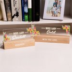 Personalisierte Floral Boss Lady Name LED-Nachtlicht mit Text und hölzerne Basis Home Decor Geburtstagsgeschenk für Frauen Führer