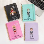 Henkilökohtainen Cartoon Office Character 2025 Kalenteri Planner A5 Spiral Notebook nimi ja asema Syntymäpäivä Office lahja perheelle ystävä työntekijä