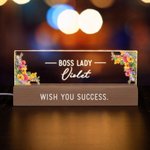 Personalisierte Floral Boss Lady Name LED-Nachtlicht mit Text und hölzerne Basis Home Decor Geburtstagsgeschenk für Frauen Führer