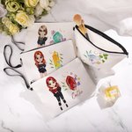 Personalizzato moda Cartoon Girl Birthstone nome borsa per il trucco con braccialetto viaggio Essentials compleanno damigella d'onore regalo per le ragazze le donne