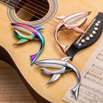 Personalisierte Metall Hai Gitarre Capo mit eingraviertem Namen Gitarre Zubehör Geburtstag Geschenk für Gitarre Musikliebhaber