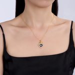 Personalizado Dainty Grad Cap Corazón Zircon Foto Collar con texto grabado Graduado Joyería Cumpleaños Regalo de graduación para las mujeres