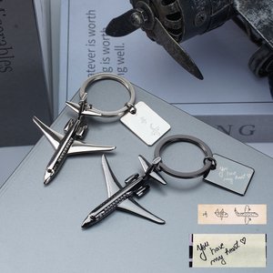 Personalisierter Flugzeug Schlüsselanhänger mit Gravuren oder Handschriften Twin Engine Jet Reise Beförderung Geschenk für Piloten Aviation-Liebhaber