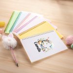Personalisiertes Aquarell Osterhase A5 Spiral-Notizbuch und Pompon Plüsch Gelstift Set mit Namen Linierte Seiten Geburtstag Ostern Geschenk für Kinder
