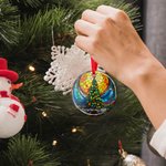 Personalisierte Glasmalerei Weihnachtsbaum Merry & Bright Keramik Ornament mit Text Vibrant Color Holiday Decor Religiöse Weihnachtsgeschenk für Familie