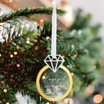 Gepersonaliseerd Romantisch Verloofd Diamanten Ring Ornament met Naam en Datum Waardering Verlovingscadeau voor Paar