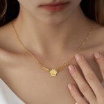 Personalisierte bilaterale hohle Engelsflügel Pfote drucken Halskette mit Namen Geburtstag Haustier Verlust Memorial Geschenk für Tierbesitzer Liebhaber