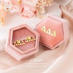 Personlig grekisk bokstav Sororitetsnamn Sammet Badge Ring Smyckeskrin Bid Day Big Little Födelsedagspresent för syster Vän | Callie × Affinity Licensing