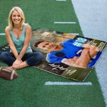 Gepersonaliseerde Multicolor Voetbalveld Achtergrond Zachte Deken met Naam en Nummer Huisdecor Senior Night Gift voor Bal Sportliefhebber