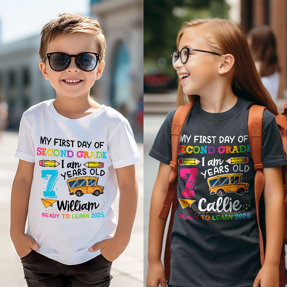 Crayon d'autobus coloré personnalisé Mon premier jour d'école T-shirt enfant 100% coton avec nom, âge et année scolaire Cadeau de rentrée scolaire pour garçons filles