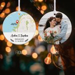 Gepersonaliseerd Kaart Keramisch Ornament met Foto Naam Datum Verjaardag Kerstcadeau voor Paar