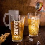 Gepersonaliseerd I Survived My Daughter's Wedding 16oz Bierglas met Voorletter en Datum Bruiloft Vaderdag Verjaardagscadeau voor Papa Opa Echtgenoot