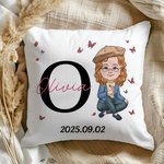 Personlig kvinna tecknad karaktär fjärilar design kasta kuddeöverdrag med initialer och namn heminredning pensionering födelsedagspresent för mormor mamma