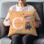 Personlig kvinna tecknad karaktär fjärilar design kasta kuddeöverdrag med initialer och namn heminredning pensionering födelsedagspresent för mormor mamma